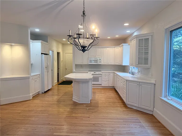 11 Harrington Dr — Photo 3