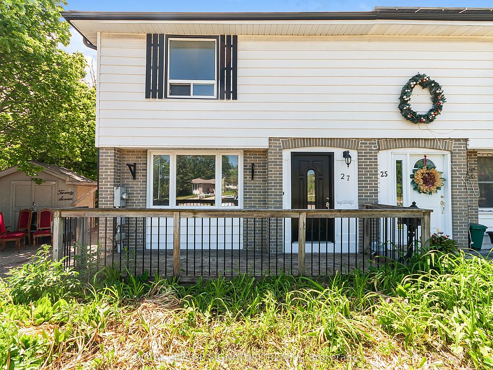 1st image of 27 Daphne Cres