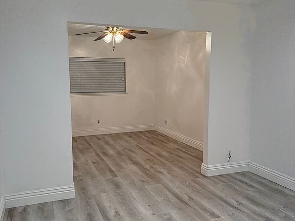 5th image of 27800 Larkmain Dr