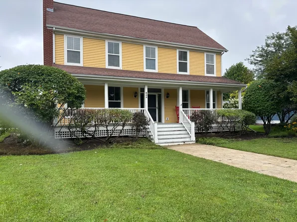 634 Indian Path Rd, Grayslake, IL 60030