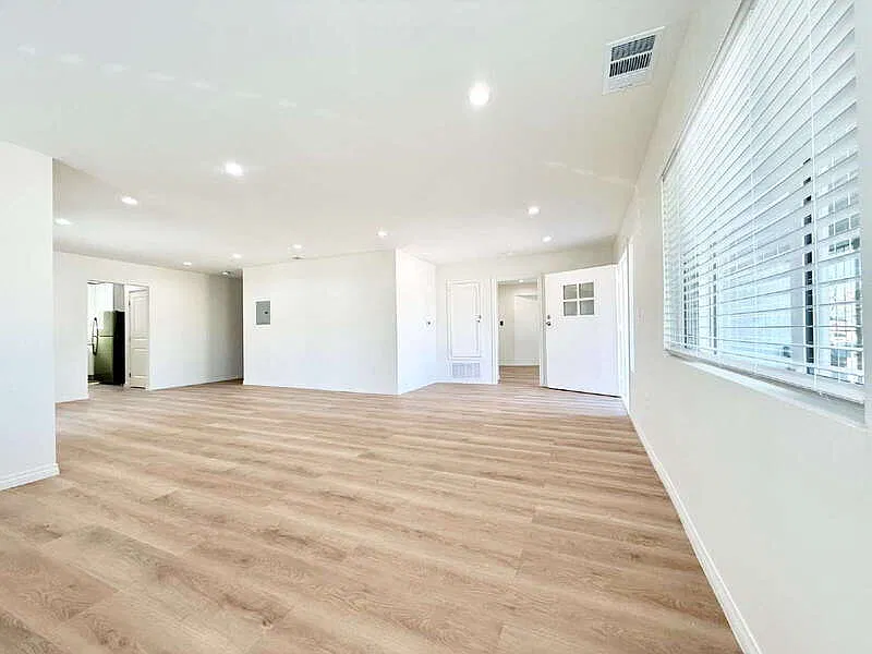 3 bed, 2.0 bath, 1415 sqft, $3,995 — Photo 3