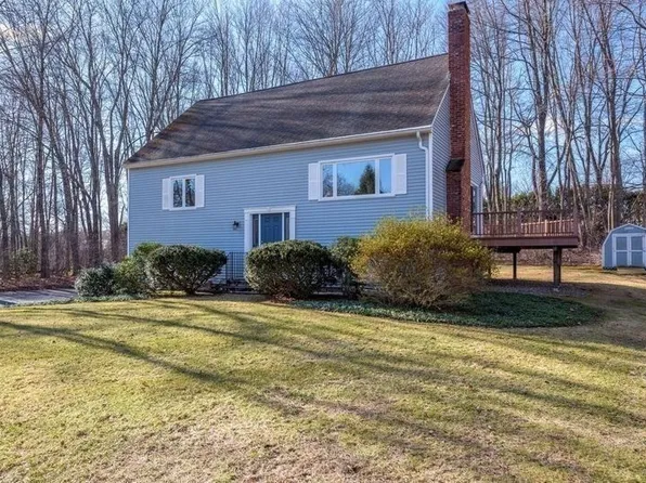 27 Emily Ln, Amherst, MA 01002