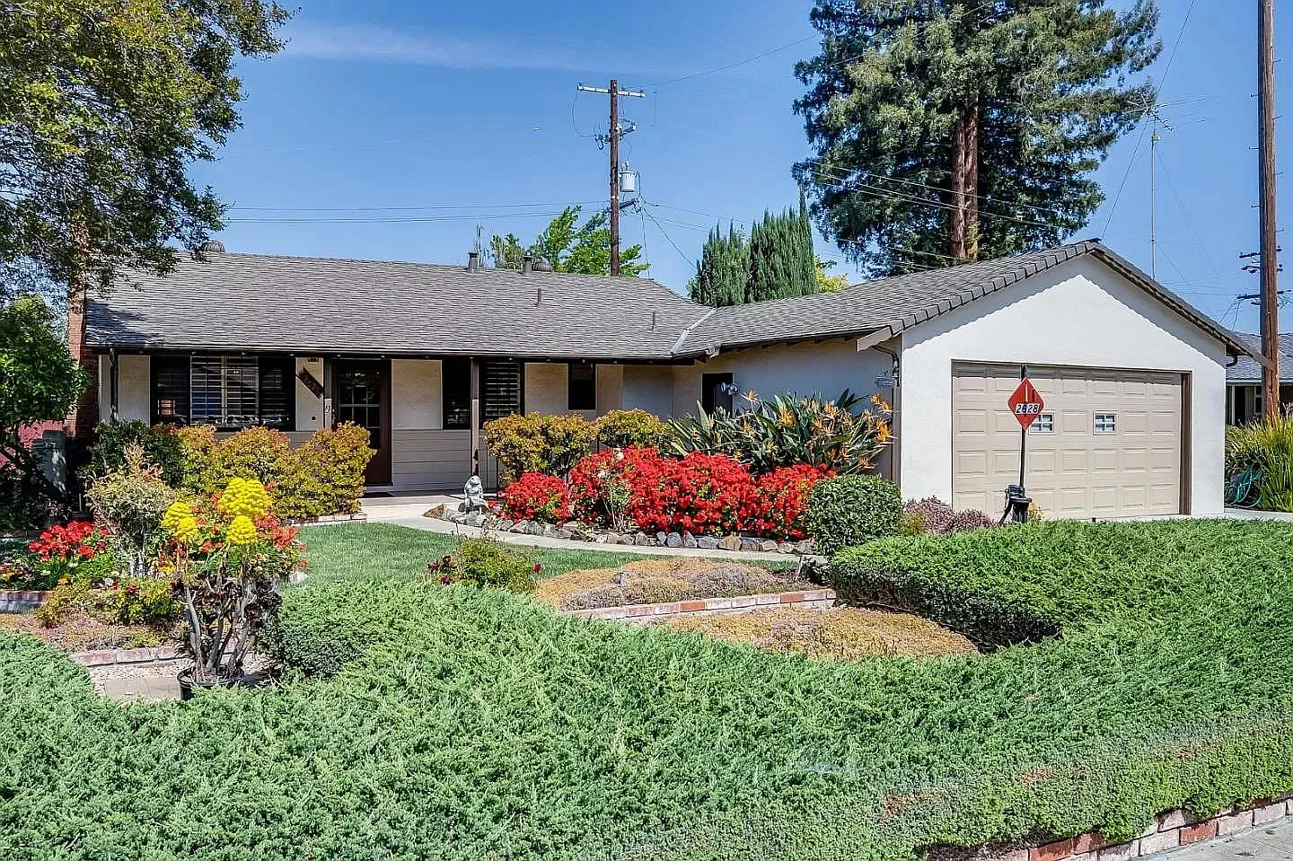 3 bed, 1350 sqft, $5,200 — Photo 1