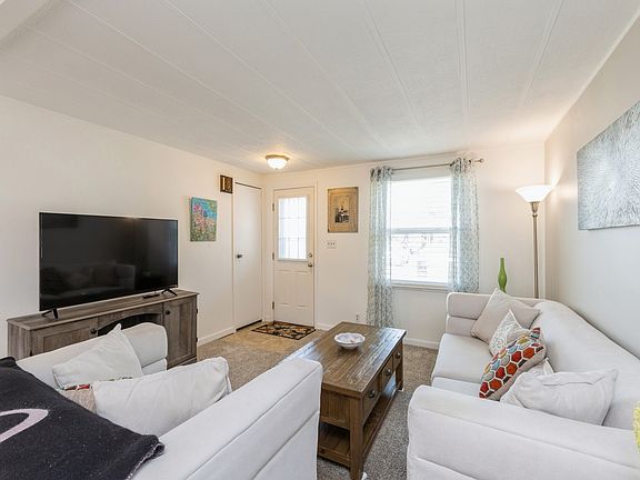 5th image of 2401 SE Summer Park Dr