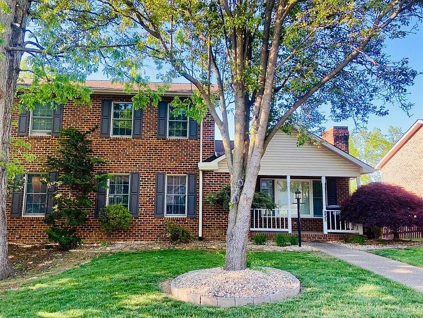 1st image of 255 Emerald Dr