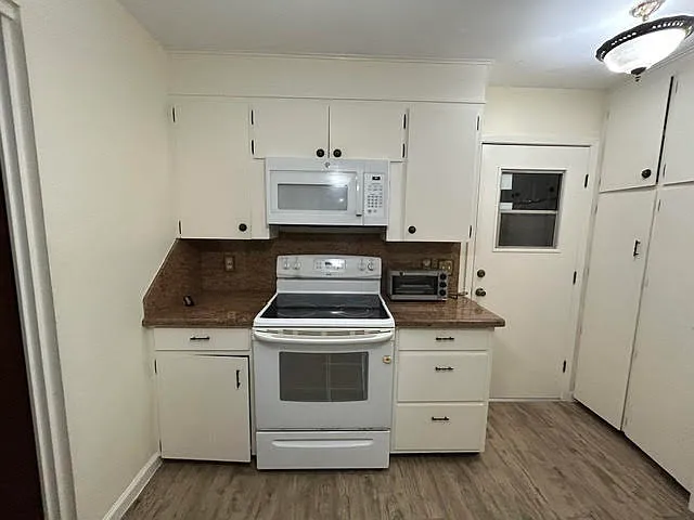 17 Ebony Ave — Photo 14
