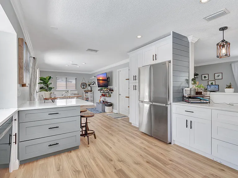 1066 SW 25th Way — Photo 9