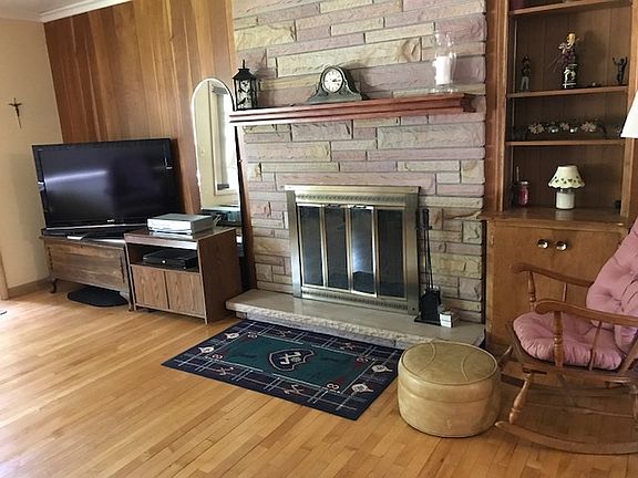 3rd image of 715 W Fleshiem St