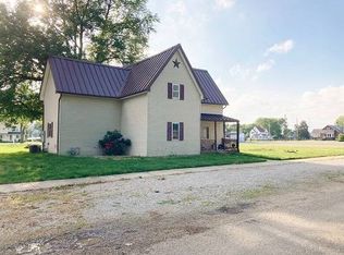 107 S 4th St, Cowden, IL 62422