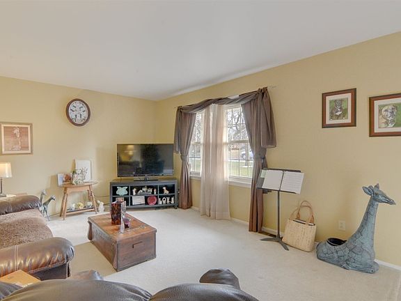 2nd image of 3801 Orleans Dr