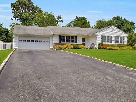 3rd image of 17 Hemlock Ln