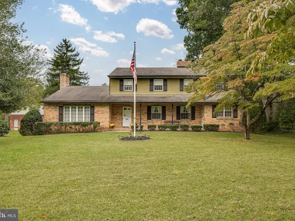 801 Perkins Ln, Edgewater Park, NJ 08010
