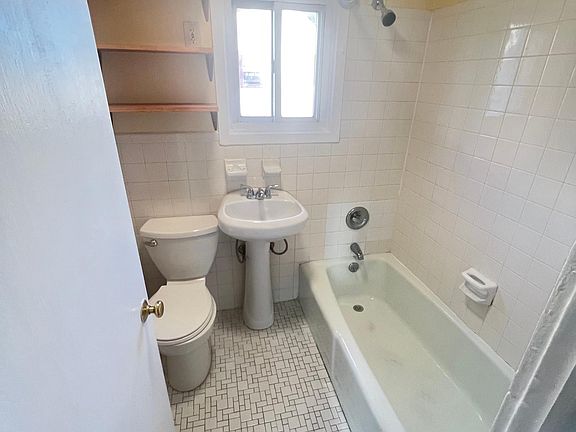 3rd image of 16 Robley St Floor 2