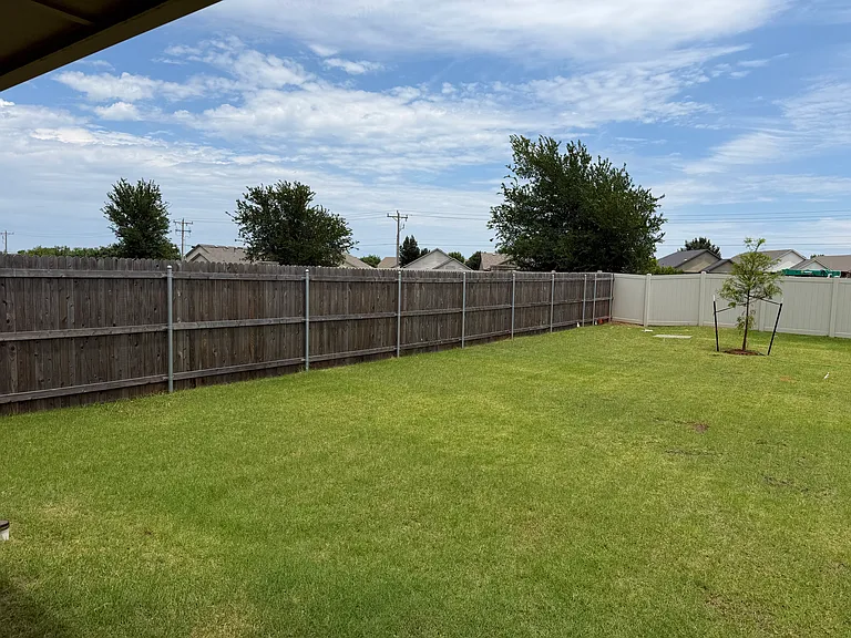 18304 Camborne Ave — Photo 28