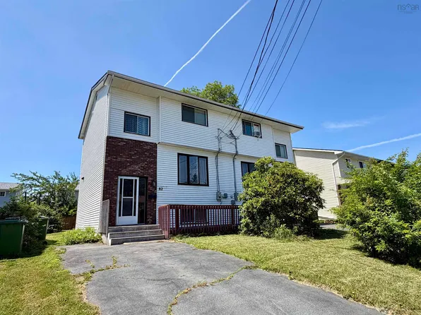 82 Merrimac Dr, Halifax, NS B2W 4P8