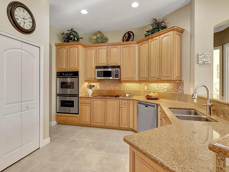 827 SW Grand Reserves Blvd — Photo 12