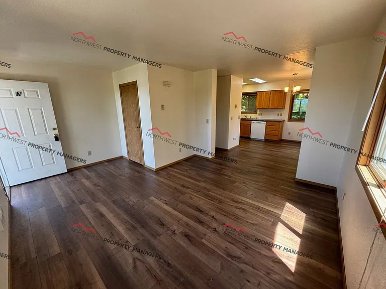 240 NE Washington Ave — Photo 5