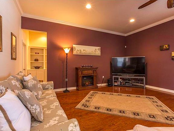 4th image of 2587 Iris Ann Dr