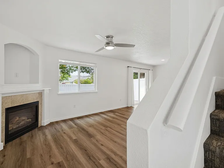 1311 N Gingham Ave — Photo 2