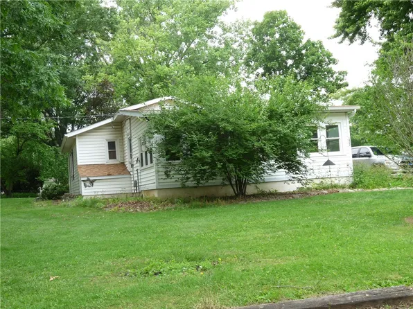 1402 Dean St, Danville, IL 61832