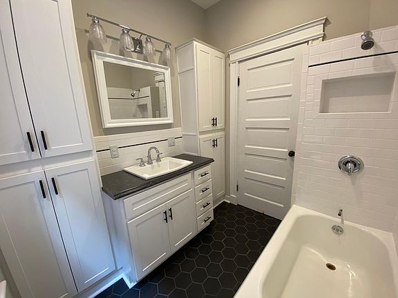 4th image of 6022 McPherson Ave #1