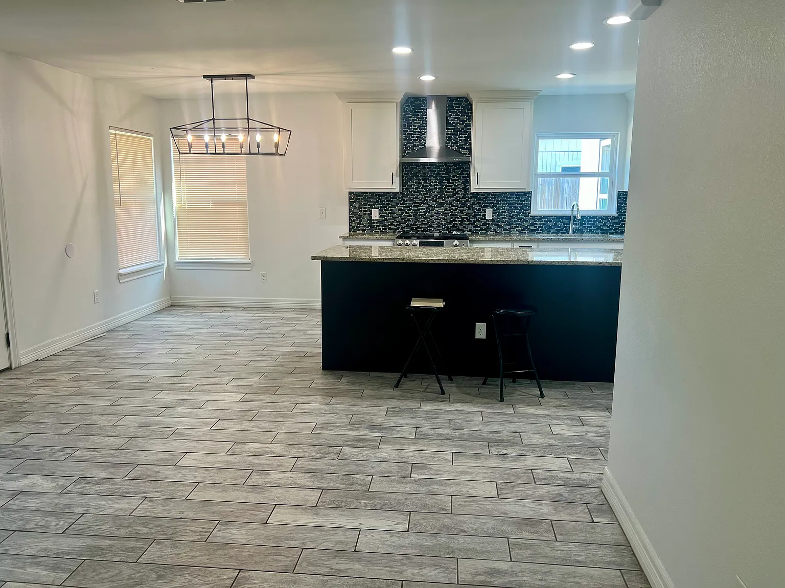 5 bed, $2,300 — Photo 4