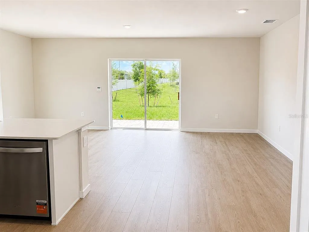 3 bed, 2.5 bath, 1463 sqft, $1,850 — Photo 3