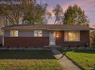 32529 Brown St, Garden City, MI 48135