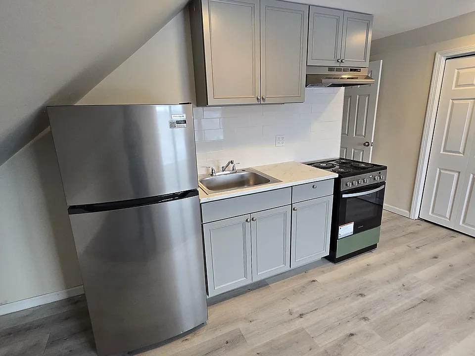 109 Hicks St #3