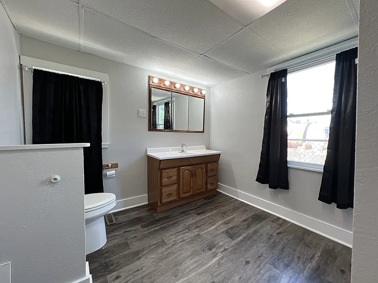 1227 Elm St — Photo 10