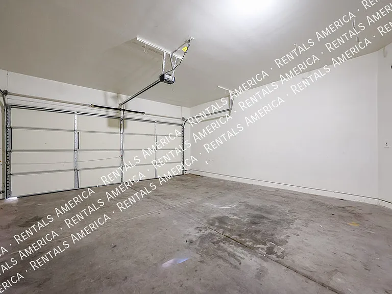 1356 E Clifton Ave — Photo 29