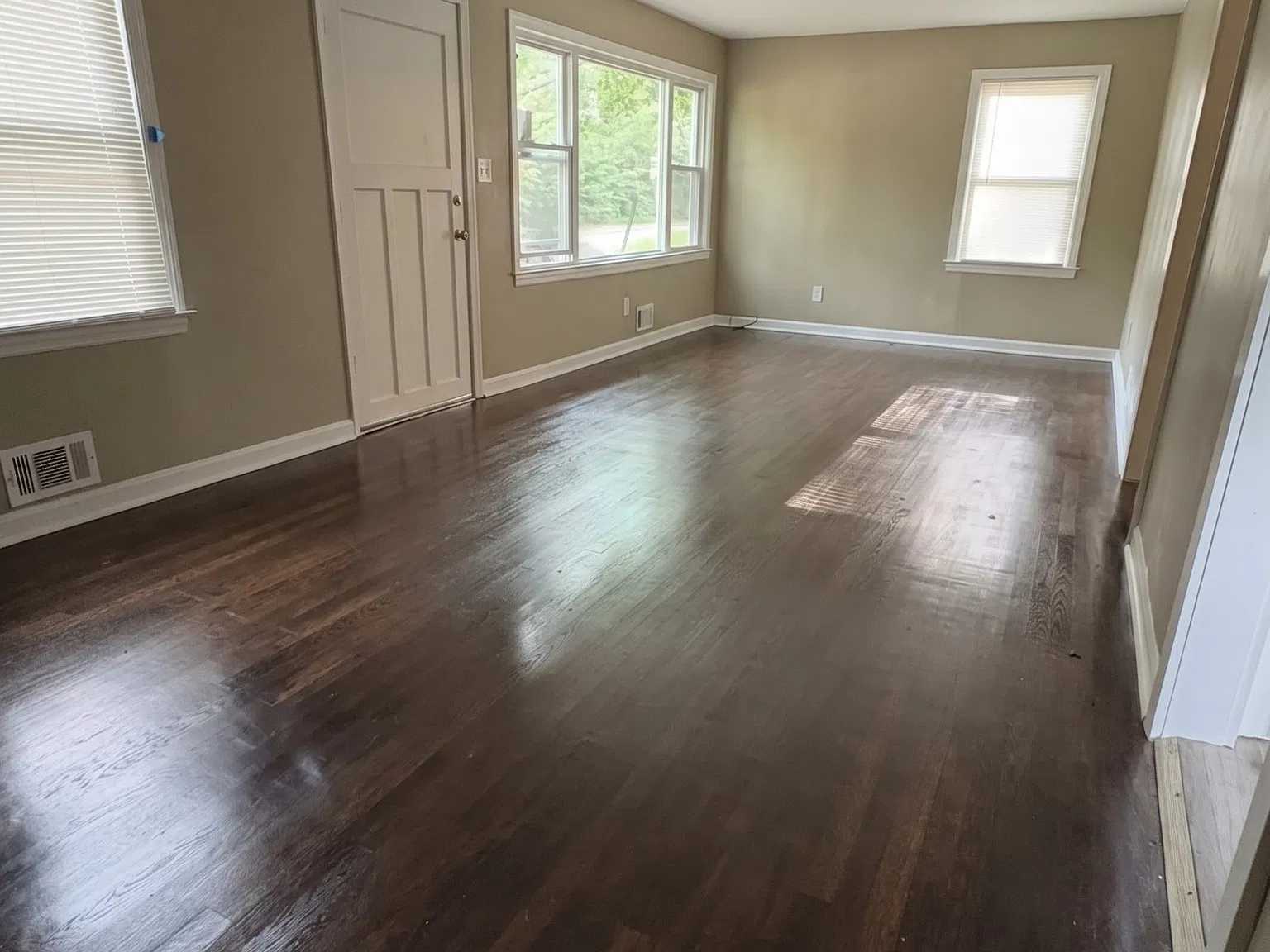 3 bed, 1150 sqft, $1,950 — Photo 4