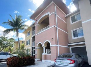 6482 Emerald Dunes Dr APT 302, West Palm Beach, FL 33411