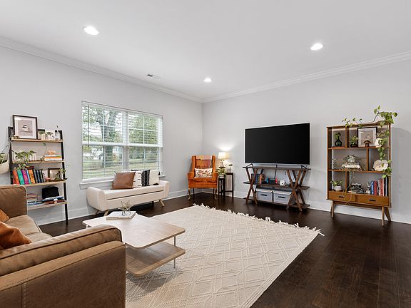 5th image of 1307 Neyland Cir