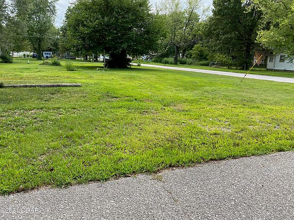 2nd image of 803 Wyandotte Ave