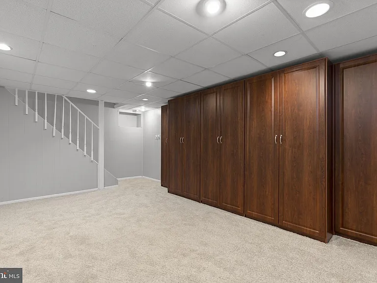 8428 Braddock Way — Photo 36