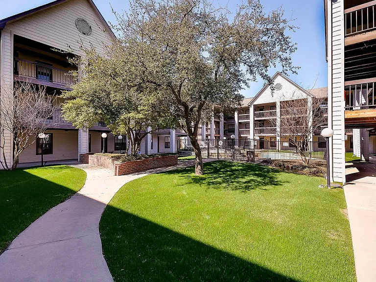 218 N Texas Blvd #105 — Photo 15