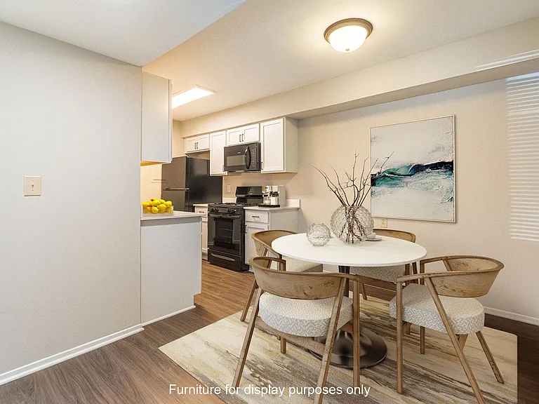 Bristol Square and Golden Gate Apartments — Photo 29