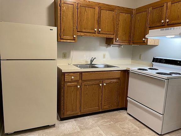 2nd image of 527 High St APT 207