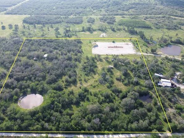 502 Robertson Rd, Smiley, TX 78159