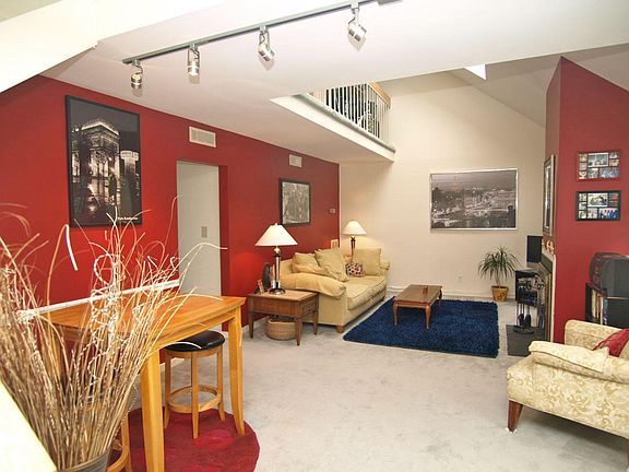 Captivating interior (walls are currently neutral) 