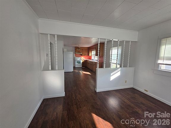 3rd image of 908 Linwood Rd