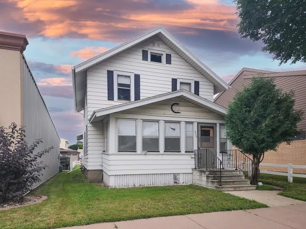 525 W Main St, Marshall, MN 56258