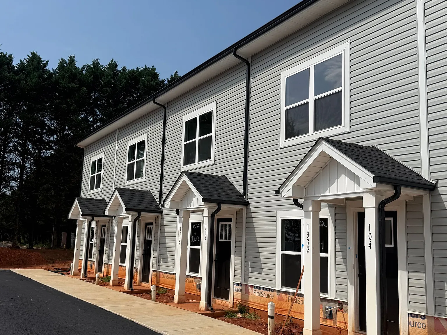 2 bed, 1.5 bath, 1092 sqft, $1,595 — Photo 2