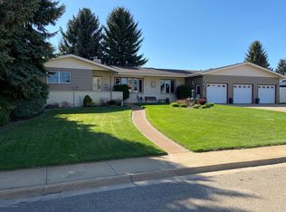 965 11th Ave W, Dickinson, ND 58601