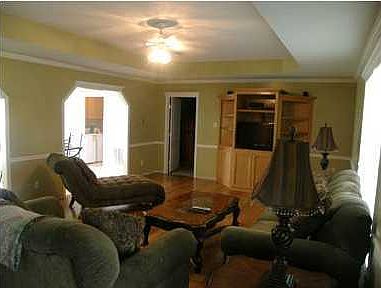 4th image of 2775 Montet Rd
