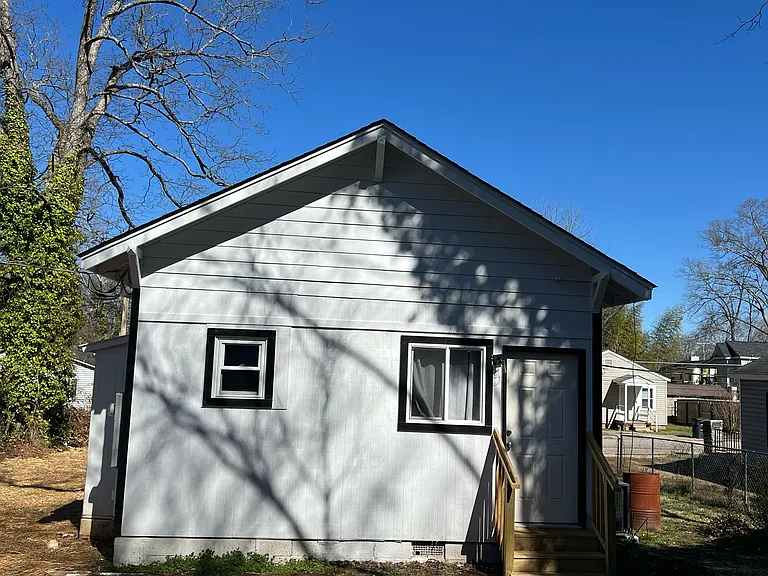 818 Salem St — Photo 7