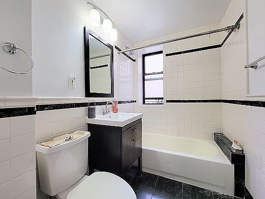 5th image of 11880 Metropolitan Ave APT 4DD