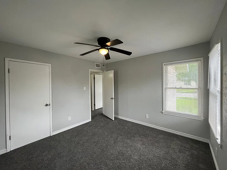 4801 Lansdown Dr — Photo 20