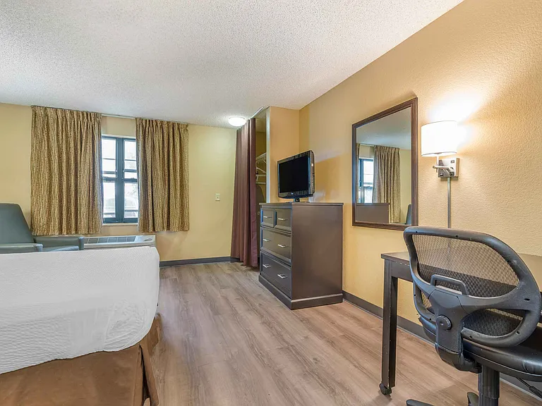 Studio Suite - 1 Queen Bed